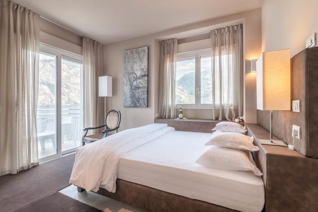 Doppelzimmer mit Balkon und Seeblick